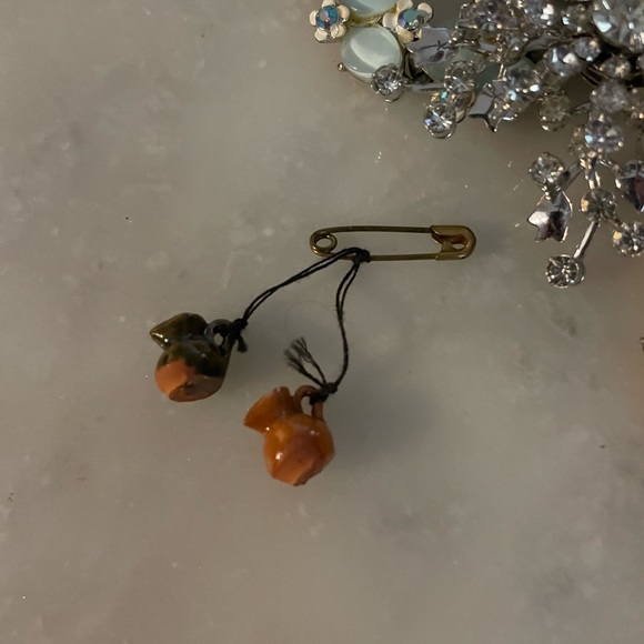 Vintage Tiny Pot Pin - Picture 3 of 3